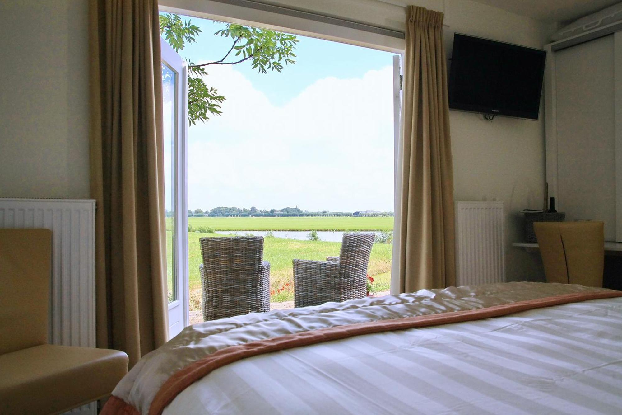 Rechthuis Van Zouteveen Bed & Breakfast