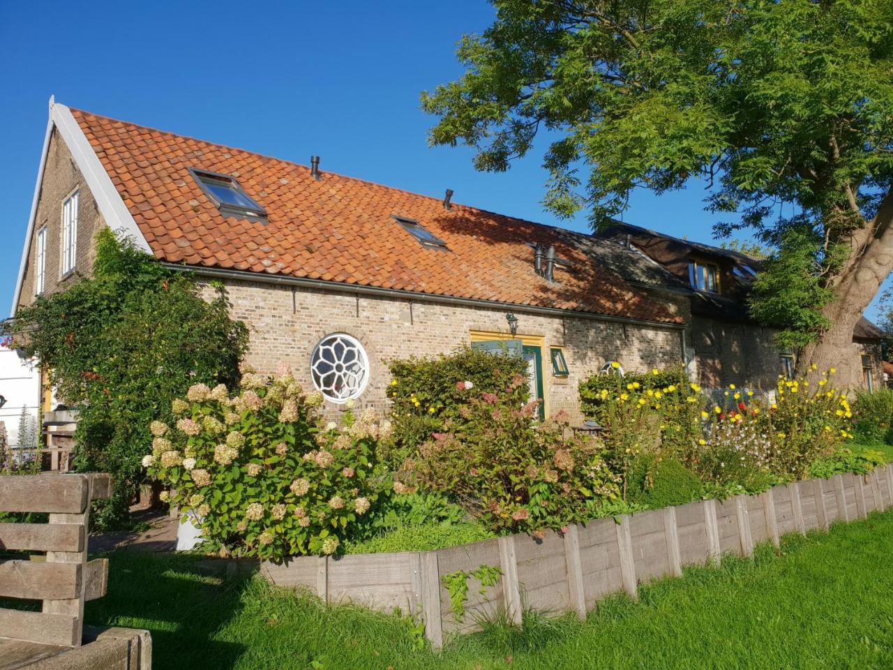 Bed & Breakfast Rechthuis Van Zouteveen 4*