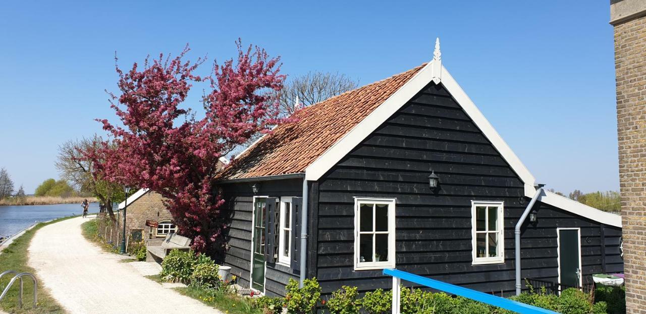 Rechthuis Van Zouteveen Bed & Breakfast Schipluiden